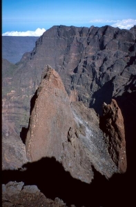 Strmé stěny Piton des Neiges