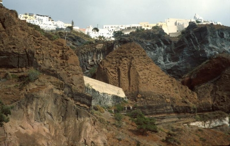 Skaly kolem