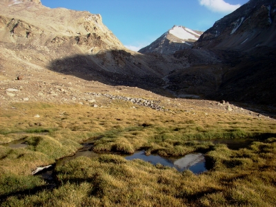 Pamir - taboriste pod sedlem Mac