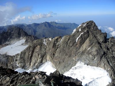 Alexandra a další vrcholy Ruwenzori z Margherity