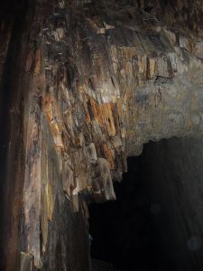 Neskutečě barevné vrstvy břidlice
