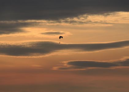 ... i s motorovými paraglajdy