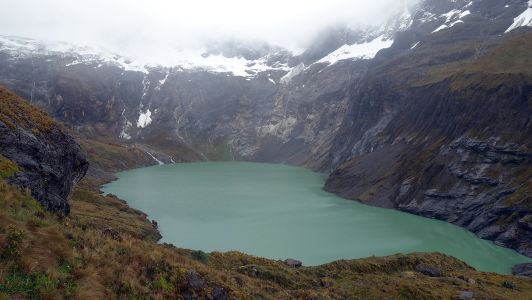Laguna Amarilla v kaldeře El Altar