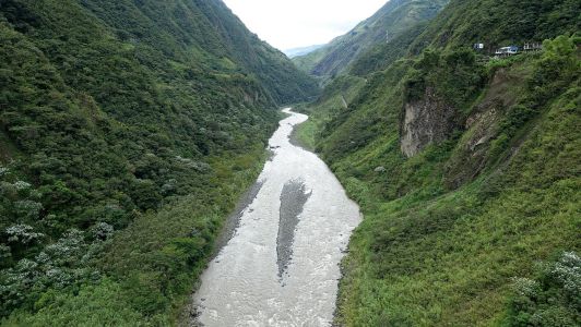 V tarabitě ve výšce nad údolím Rio Pastaza