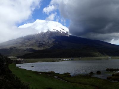 Laguna Limpiopungo, Cotopaxi je schovaná v mracích.