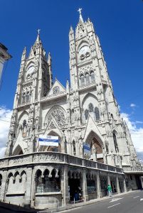 Quito - Basílica del Voto Nacional (národní volby)