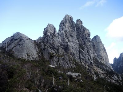 Věže Sharlands Peaku nad Barron Pass - postup tu byl velmi pomalý.