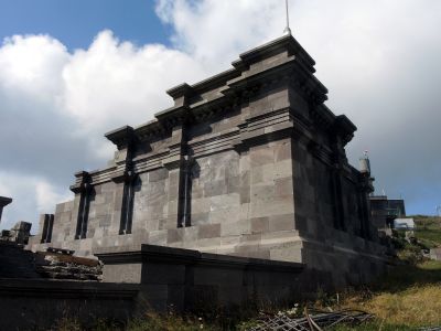 Zbytky Merkurova chrámu na Puy de Dôme se opravují
