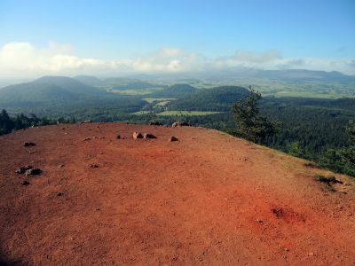 Barevný sopečný popel na Puy de Lassolas