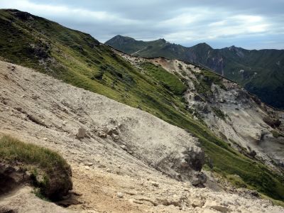Velké erodované vrstvy sopečného prachu a popela