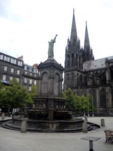 Katedrála Notre Dame v Clermont-Ferrand