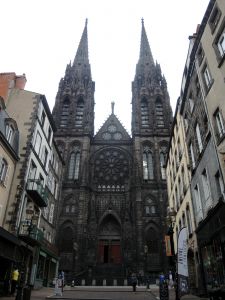 Katedrála Notre Dame v Clermont-Ferrand