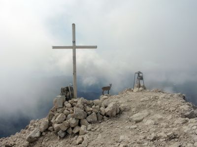 Kříž na vrchole Montaže