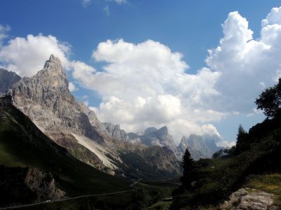 Cimon della Pala, v pozadí Pala di San Martino