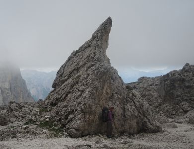 Skály cestou z Rosetty k Rifugio Pradidali