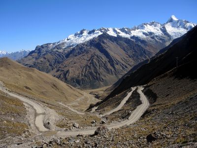 Pohled ze sedla Abra Yanama (4660 m) na severozápad