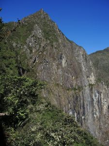 Strmé srázy hory Machu Picchu