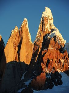 Cerro Torre v zapadajícím slunci