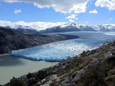 Glaciar Grey se telí v Lagu Grey