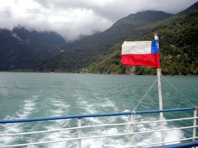 Plujeme přes Lago Todos los Santos