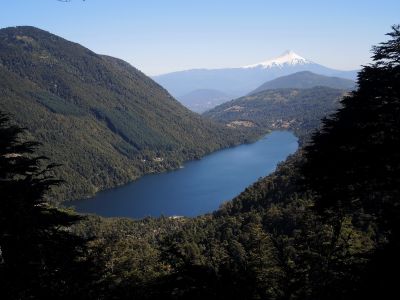 Lago Tinquilco, v pozadí Volcán Villarica